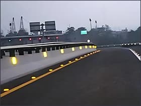 ¿Qué significa cuando se retiran las tachas reflectivas de la carretera?